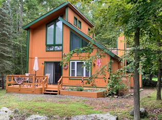39 Rockway Rd, Lake Ariel, PA 18436