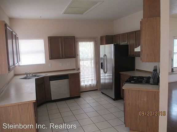 3rd image of 5494 Gardenia St