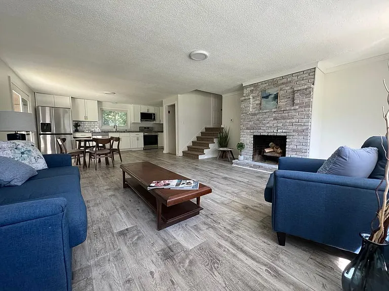 1270 Riverside Dr — Photo 3