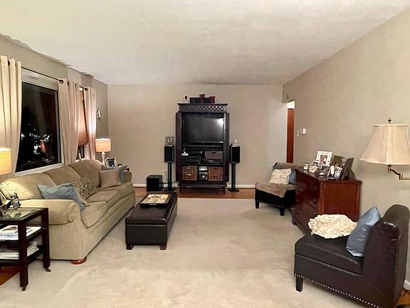 3rd image of 316 Longwood Dr