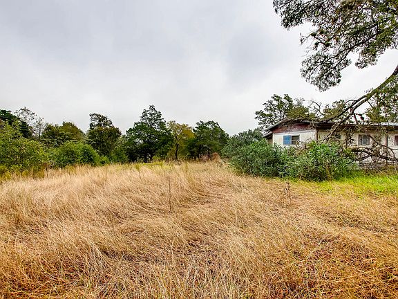 4th image of 375 Lake View Dr