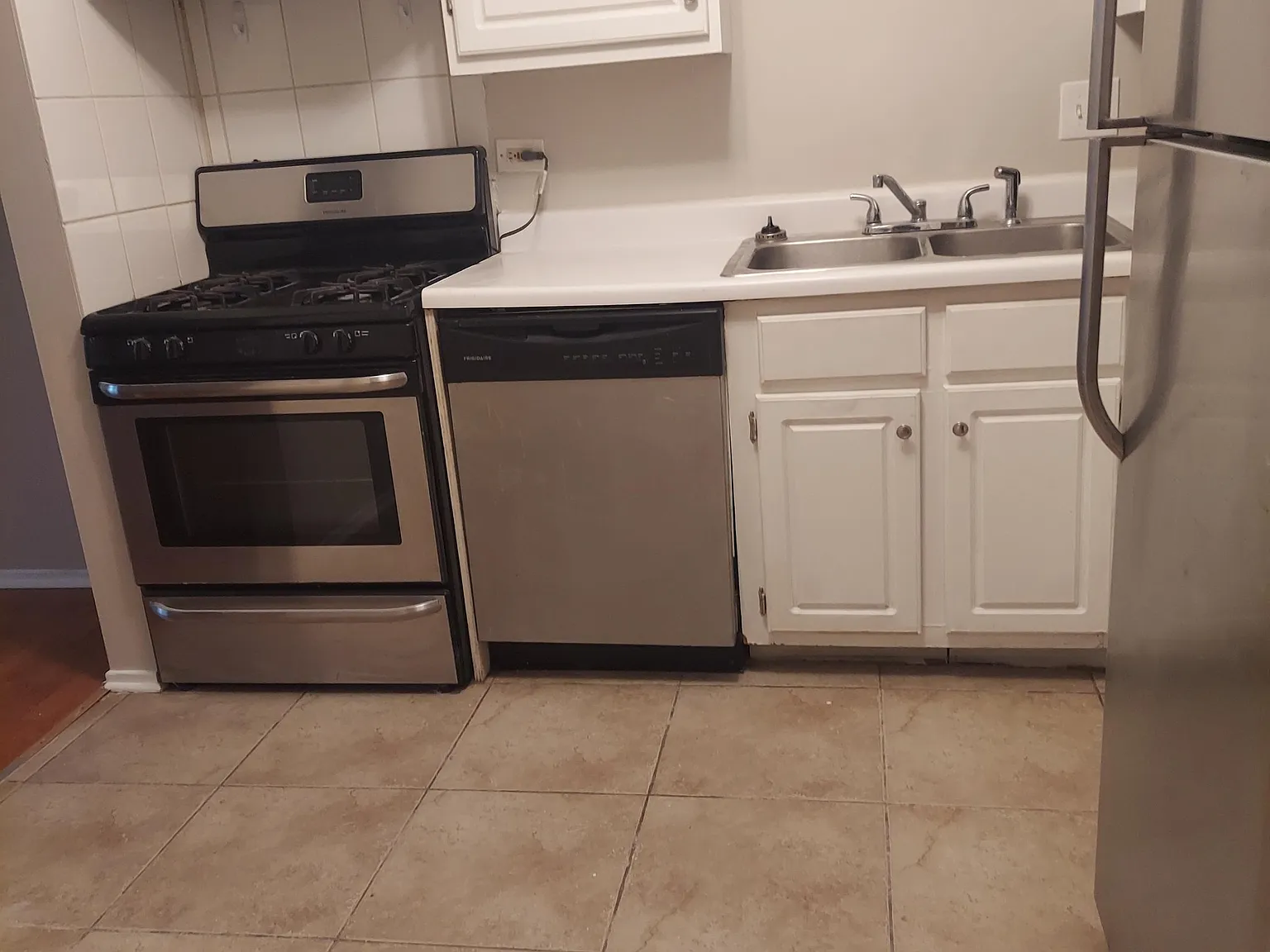 1 bed, 800 sqft, $1,595 — Photo 2