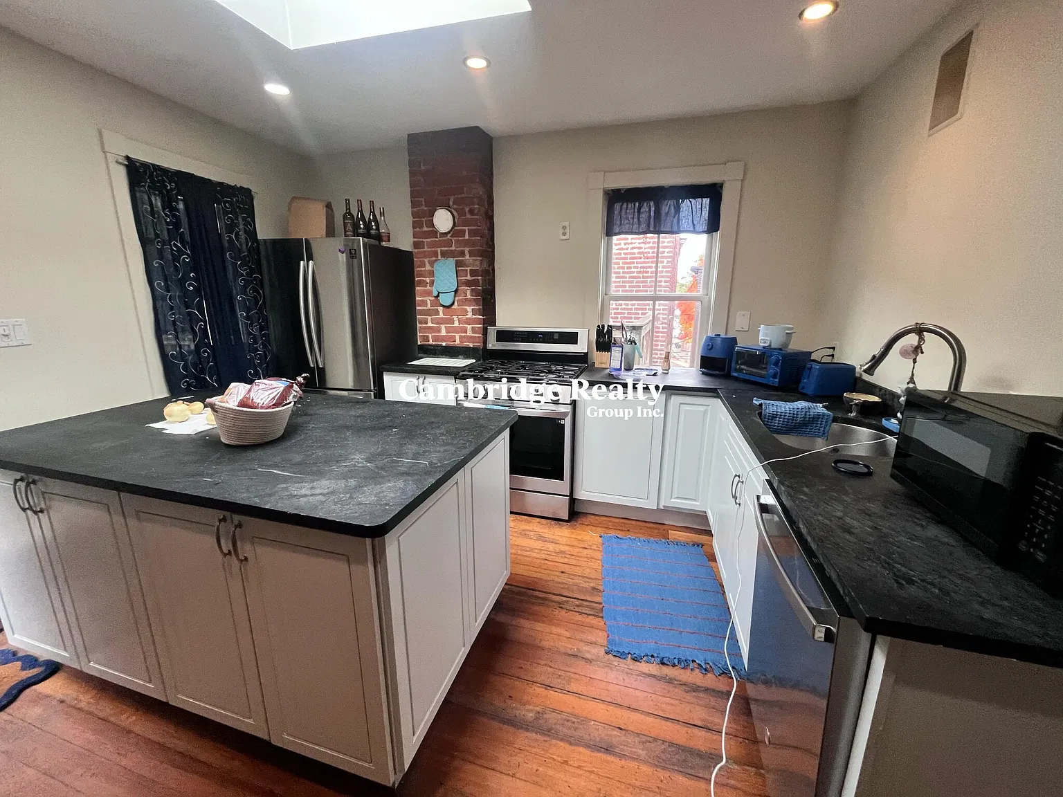 6 bed, 3.0 bath, $8,200 — Photo 1