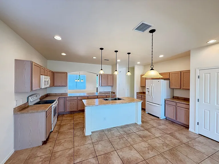657 Tanner Dr — Photo 6