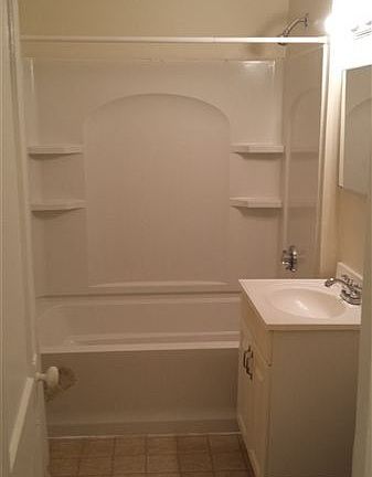39 Charter Oak Place - Bathroom