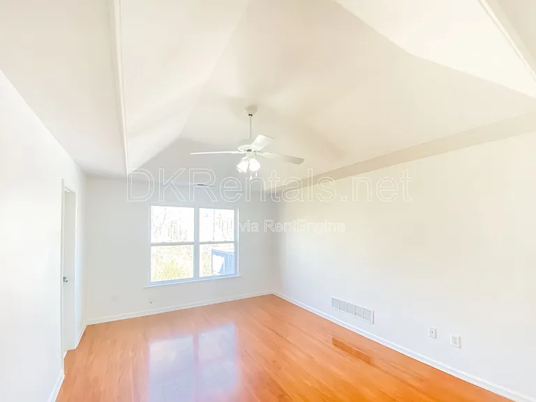 1068 S Gordon Rd SW — Photo 15