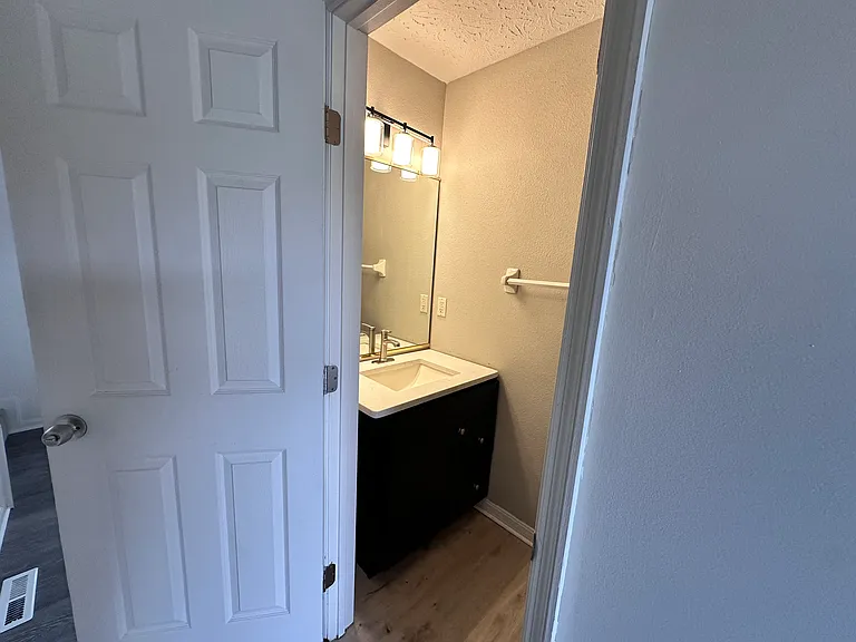 7016 Wembley Ct — Photo 15