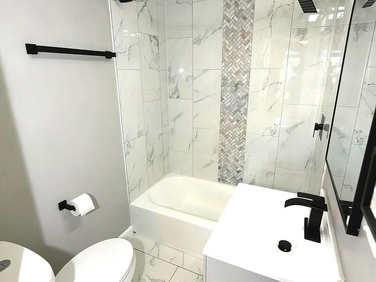 2225 W Baltimore St — Photo 23