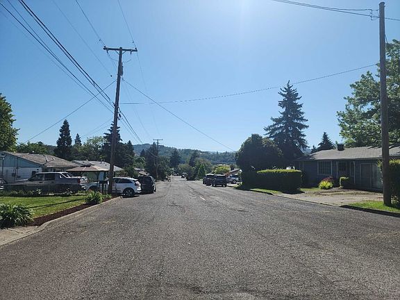 4th image of 665 NE Craig St