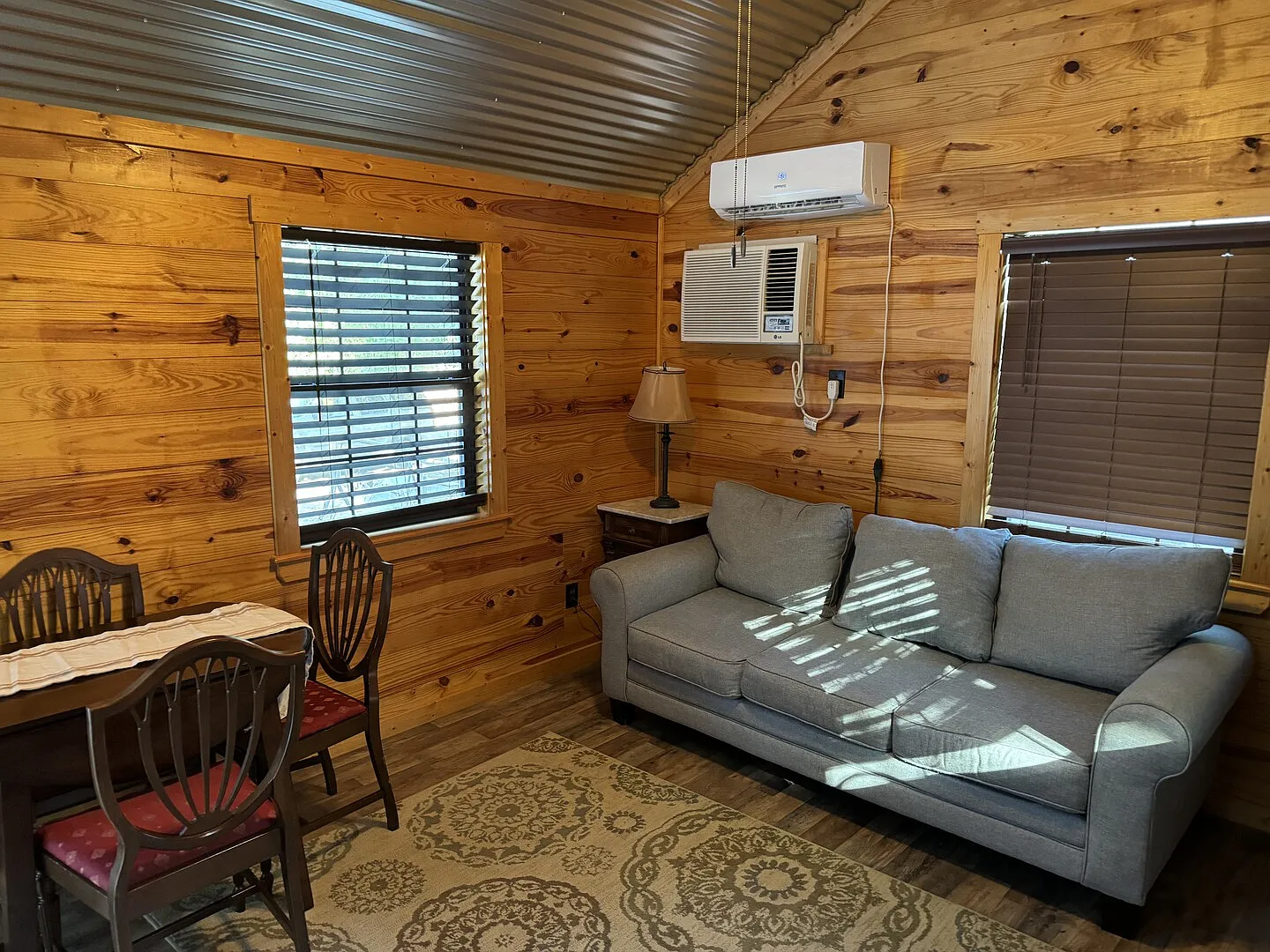 Cozy Cabin near Dove Ridge Vineyard with Wi-Fi and AC — Photo 4