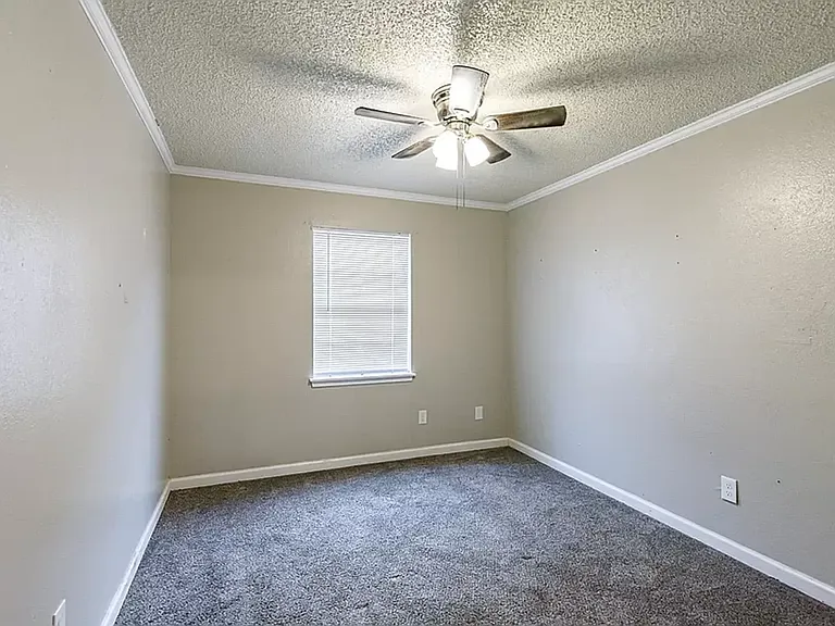4634 Fordham St — Photo 37