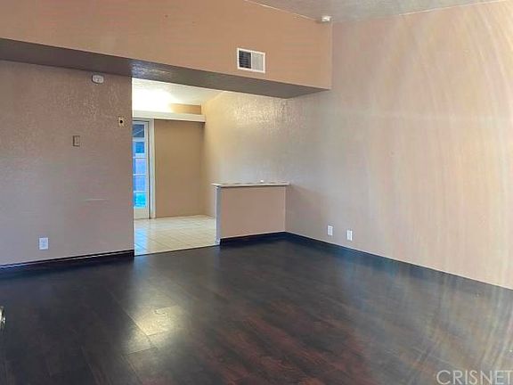 3rd image of 1004 W Avenue H5