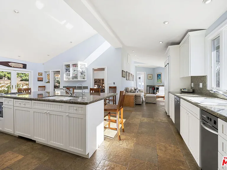 11215 W Sunset Blvd — Photo 27