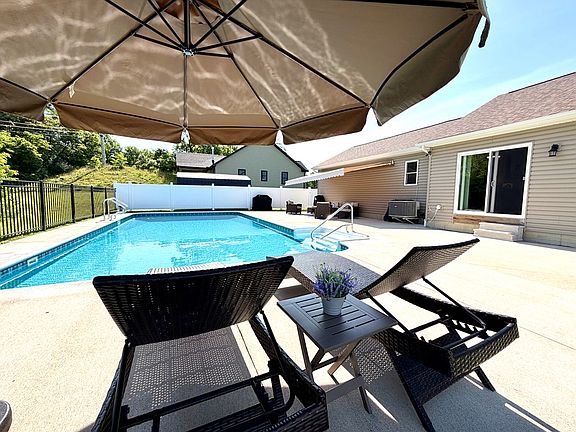 4th image of 111 Stoneridge Dr