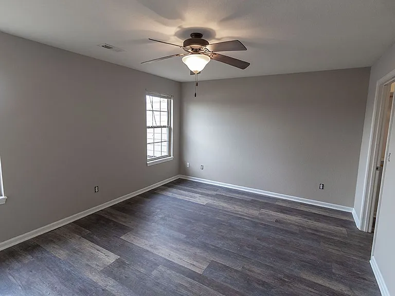 1302 E Brown School Rd — Photo 9