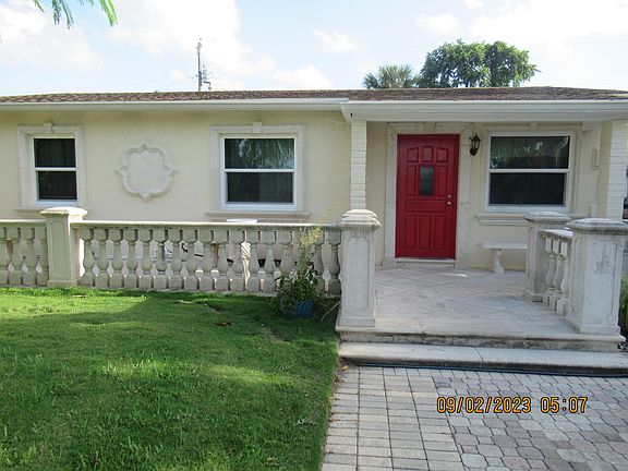 2nd image of 828 Fernwood Drive