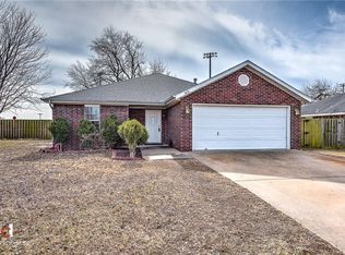 910 Marcus St, Bentonville, AR 72712