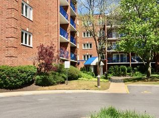 6755 N Milwaukee Ave APT 209, Niles, IL 60714