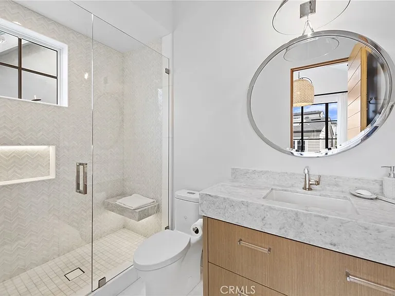 2148 E Oceanfront — Photo 32
