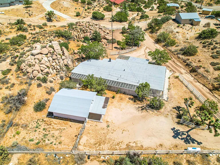 5660 Rowell Rd — Photo 38
