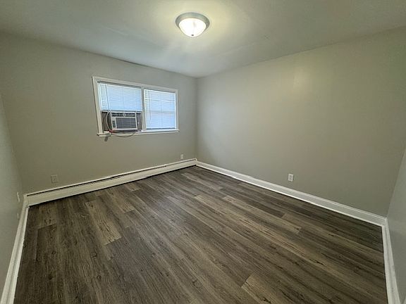 5th image of 5725-5725 Van Buren Pl