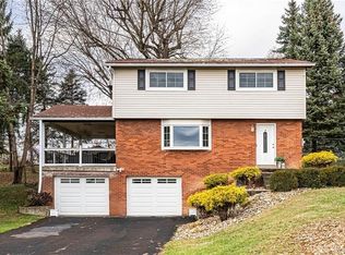 301 Smallwood Dr, Coraopolis, PA 15108