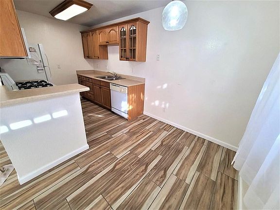 4th image of 4425 50th St Unit 9