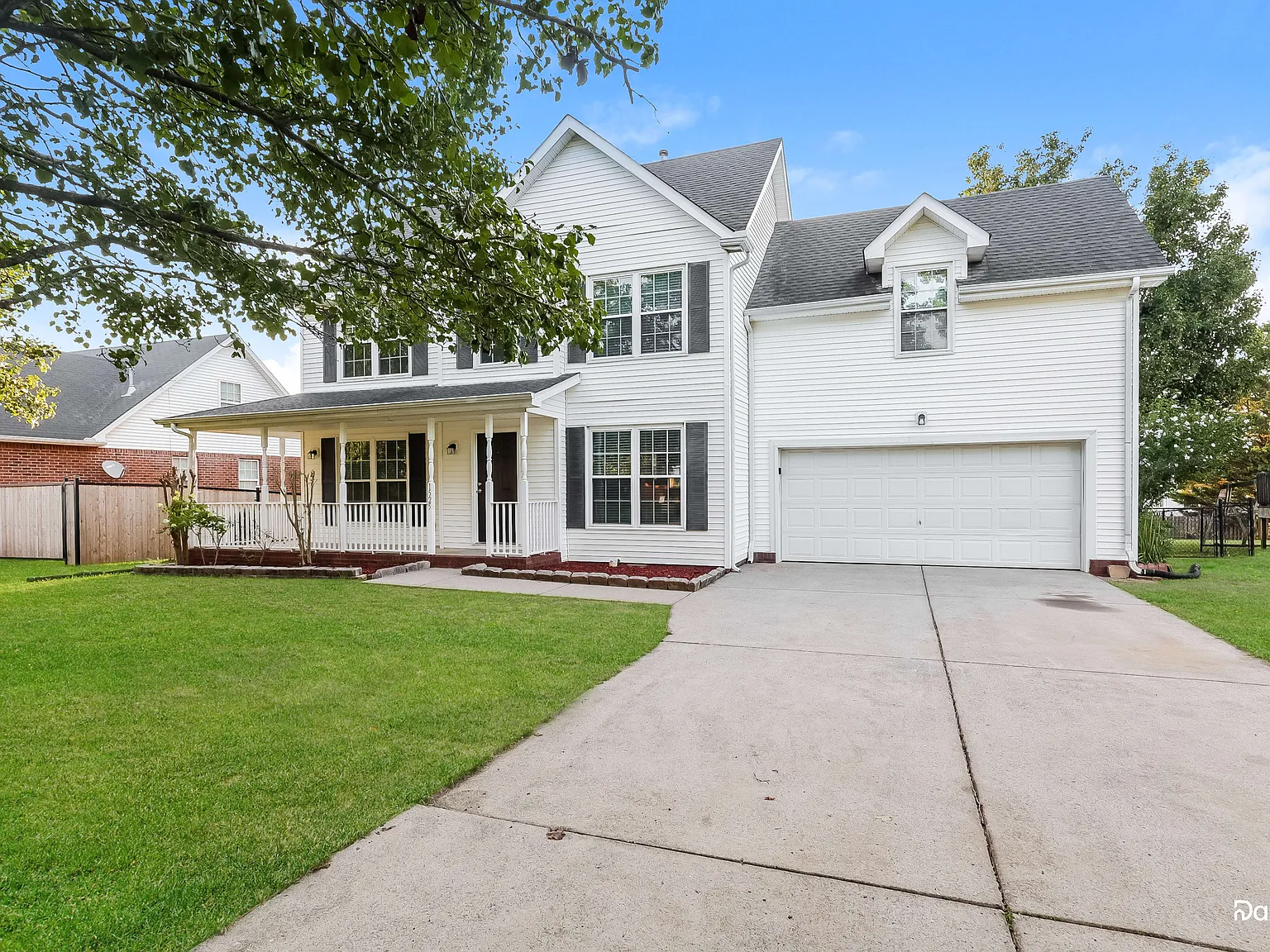 3 bed, 2.5 bath, 1916 sqft, $2,085 — Photo 2