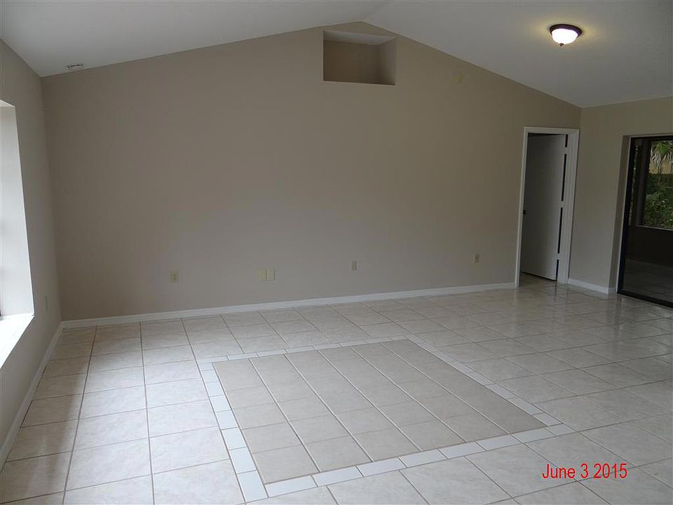 1st image of 368 Ainsley St SE