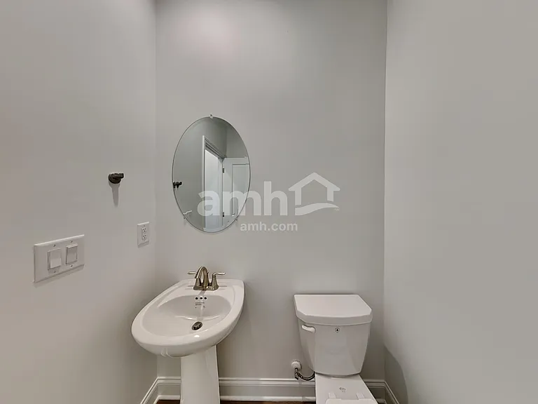 1048 Highland St — Photo 10