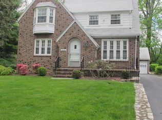 2068 Stratfield Rd, Fairfield, CT 06825