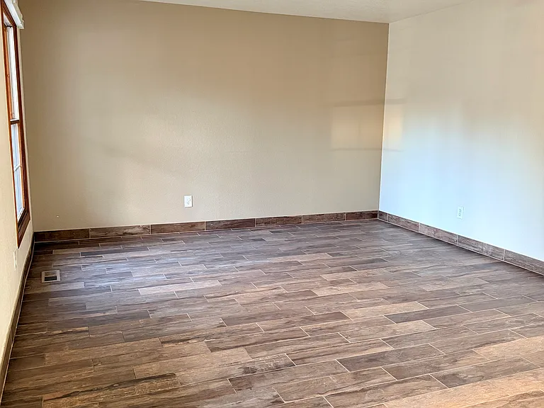 10657 W Roxbury Ave — Photo 12