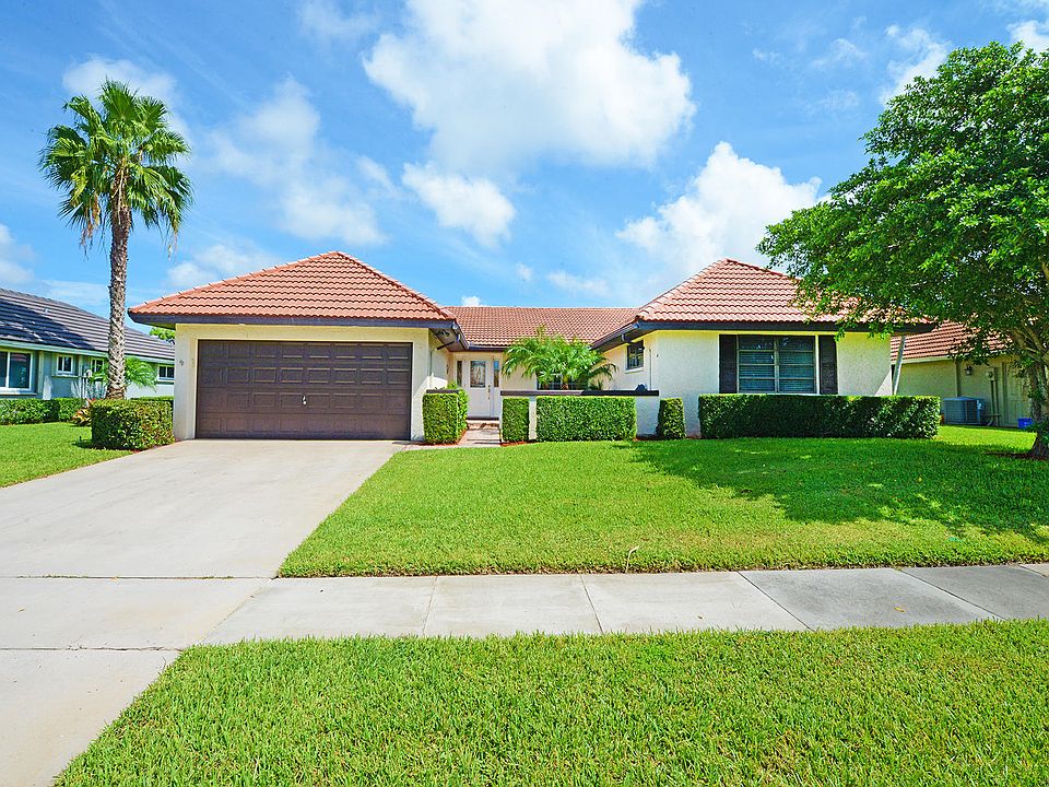 1st image of 10483 Green Trail Dr N