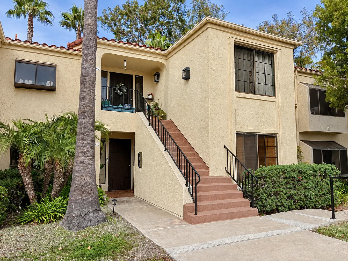 Beautiful 2 Bed Condo in La Costa — Photo 2