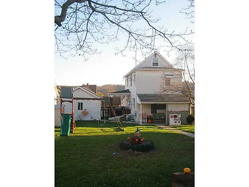 1058 9th Ave photo 1