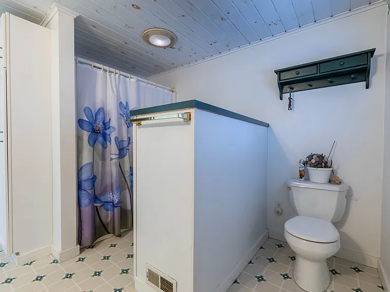 Upstairs bathroom