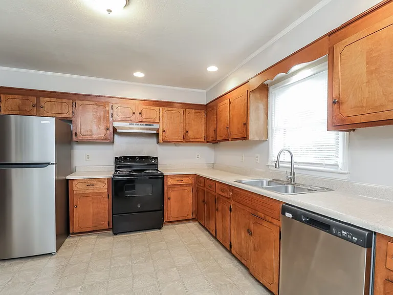 2124 Fox Hunt Dr — Photo 5