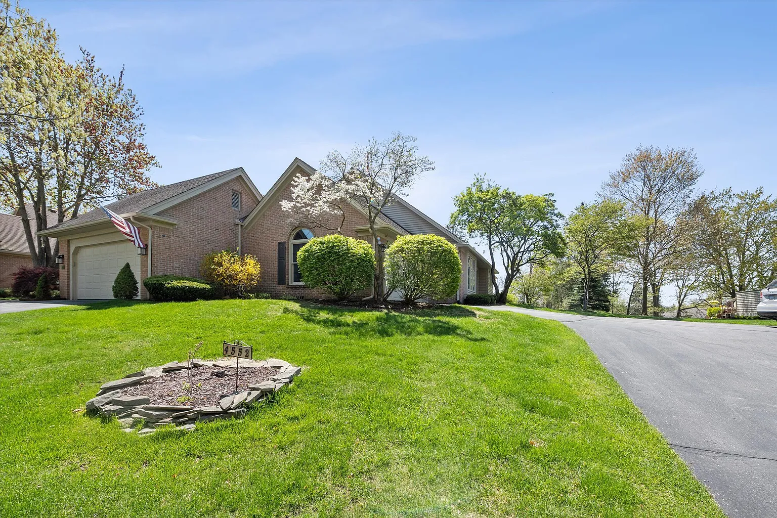 4552 Golf View Dr photo 1