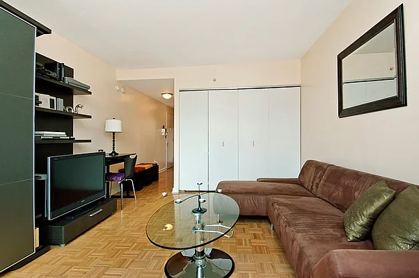 Rented by Mercedes Berk | media 10