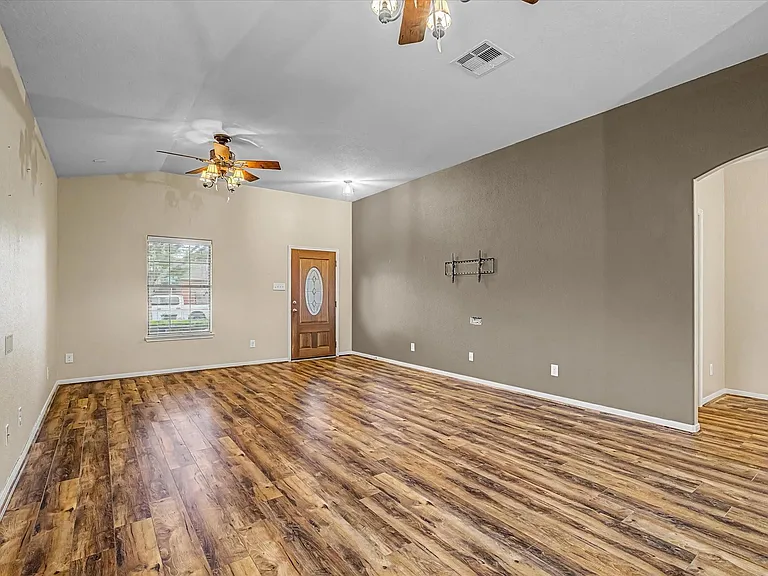 630 W Newport Bnd — Photo 6