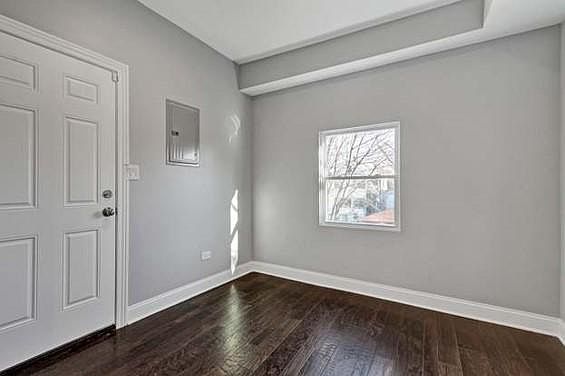4th image of 7415 S Langley Ave #2