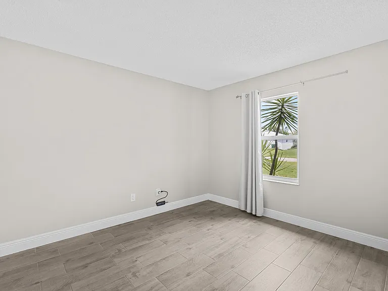 265 SW Dalton Cir — Photo 17