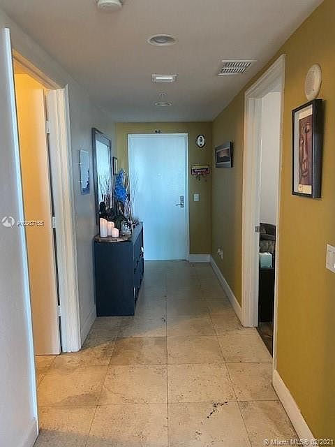 1st image of 15051 NE Royal Oaks Ln #1002