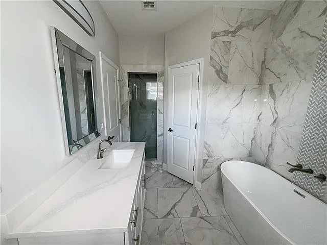 2652 Banks St — Photo 15