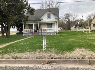 210 S Frank St, Holyrood, KS 67450