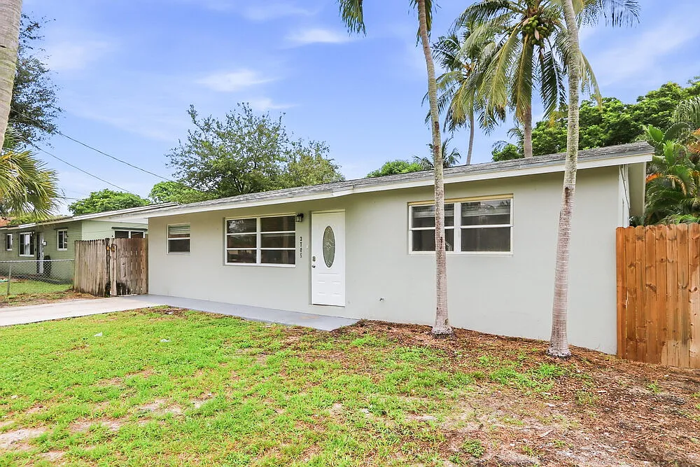 3 bed, 1.0 bath, 1092 sqft, $2,365 — Photo 4