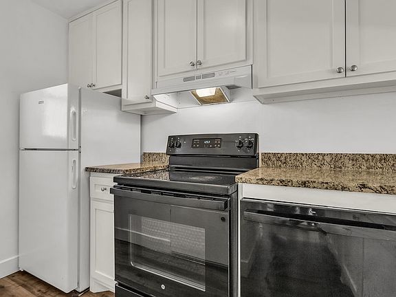 4th image of 954 S Weatherred Dr