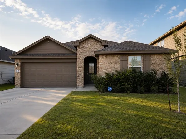 1417 Maverick Rd, Sinton, TX 78387