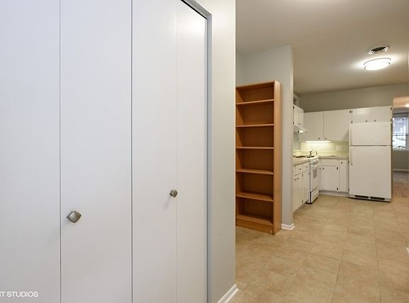 3rd image of 2443 N Greenview Ave #G