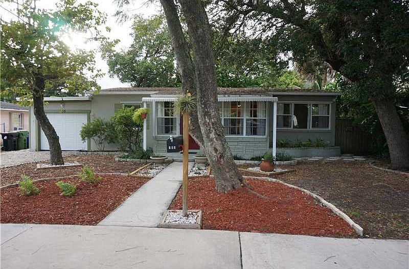 1st image of 105 SW 22nd Ave